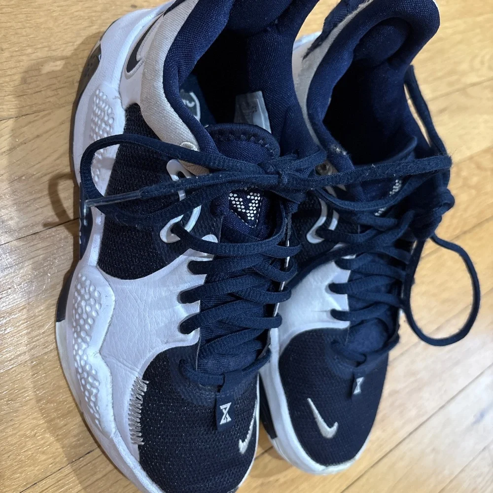 Boys Nike Paul George Shoes Sneakers Size 4.5 worn a few times - Picture 2 of 4